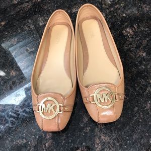 Tan Michael Kors Fulton flat